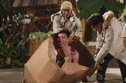 Từ tranh cãi HIEUTHUHAI bán nude trên sóng truyền hình: Đã đến lúc da thịt đàn ông cũng cần được tôn trọng như phụ nữ