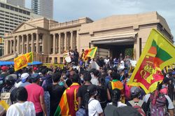 Người dân Sri Lanka vật lộn với giá điện tăng 66%