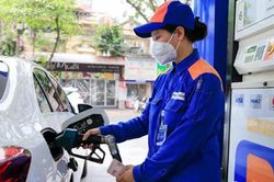 Hôm nay, giá xăng có thể tăng 200 - 300 đồng/lít, dầu giảm 400 - 700 đồng/lít