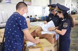 Bắt giữ và khởi tố hàng trăm đối tượng buôn lậu