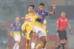 Hoãn V-League hơn một tháng để làm gì?