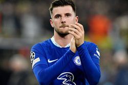 Tin nóng bóng đá tối 22/2: MU chốt mua tiền vệ Chelsea