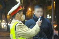 Cục Cảnh sát giao thông nói gì về phản ánh uống siro, ngậm thuốc sâu răng 'dính' lỗi nồng độ cồn