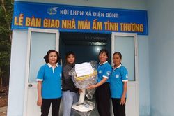 Trao 'Mái ấm tình thương' cho hội viên phụ nữ khó khăn