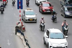 Clip: Xe máy vẫn chạy bát nháo sau nửa năm thí điểm phân làn đường Nguyễn Trãi