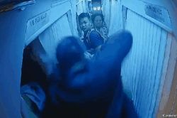 Không dừng xe cho khách đi vệ sinh, tài xế bị hành hung tới tấp