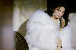 Lộ tạo hình 'quê mùa' của Triệu Lệ Dĩnh trong dự án mới