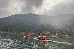 Cảnh báo nguy hiểm khi chèo thuyền ở hồ Đồng Đò