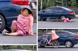 Thông tin vụ người phụ nữ phóng xe đạp ngược chiều quẹt ô tô gây 'bão' mạng