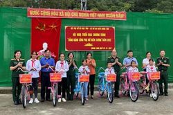 Sát cánh cùng nhân dân dựng xây biên cương giàu mạnh