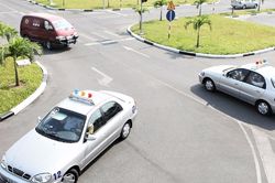 Bộ Tư pháp: Đổi tên 'trung tâm đào tạo lái xe' là trái luật, gây phiền