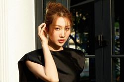 Thúy Ngân gặp 'sự cố' ngại ngùng tại nhà riêng của S.T Sơn Thạch