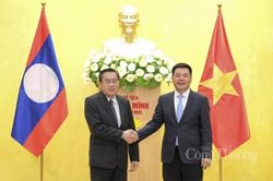 Bộ trưởng Nguyễn Hồng Diên làm việc với Bộ trưởng Năng lượng và Mỏ Lào