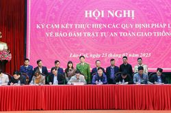 Các đơn vị kinh doanh vận tải và sản xuất vật liệu, khoáng sản ký cam kết đảm bảo an toàn giao thông