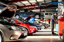 Mốc bảo dưỡng và thay phụ tùng định kỳ của các hãng xe ôtô tại Việt Nam