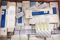 Bất ngờ số lượng khủng thuốc tân dược nghi nhập lậu ở trạm chuyển phát nhanh