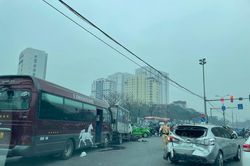 Tai nạn liên hoàn tại ngã ba Giải Phóng - Linh Đàm