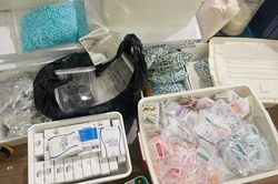 Tạm giữ gần 2 tấn nguyên liệu thuốc và TPCN không rõ nguồn gốc