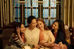 NSND Lan Hương vào vai mẹ chồng sống chan hòa với 3 con dâu