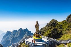 Điểm đến tâm linh màu nhiệm trên đỉnh thiêng Fansipan
