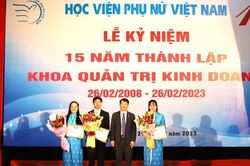 15 năm mang kiến thức quản trị kinh doanh đến với các bạn trẻ