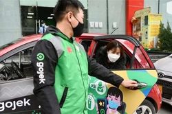 Taxi công nghệ cạnh tranh từ lề đường tới sân bay