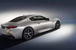 Maserati GranTurismo Trofeo 2023: Mẫu xe 2 cửa đáng chú ý
