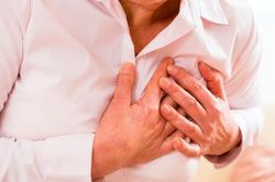 Hy hữu: Bố và con trai cùng bị nhồi máu cơ tim một ngày, gia đình tiết lộ họ cùng chung một thói quen không tốt này