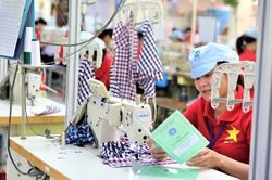 1.300 doanh nghiệp gặp khó khăn, gần 547.000 người lao động bị giảm giờ làm