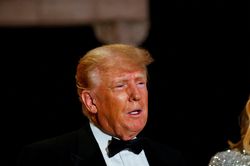 Tiết lộ mới về chiếc hộp được đưa về tư dinh của ông Trump