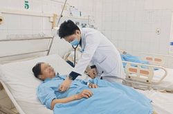 Người thợ xây mắc bệnh tim mạch hiếm gặp, ngưng tuần hoàn 2 lần