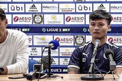 HLV Pau FC buông lời ca thán, như tin 'sét đánh' với Quang Hải