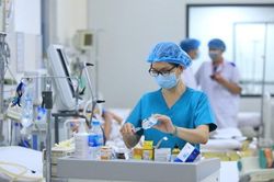 Thiếu vật tư, thiết bị y tế ở các bệnh viện: Nhận diện 'điểm nghẽn' để tháo gỡ
