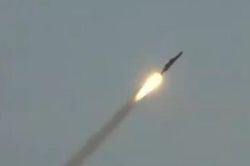 Iran tuyên bố sở hữu tên lửa siêu thanh bắn trúng mục tiêu cách 1.650km