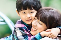 Sai lầm hàng ngày khiến trẻ coi mẹ là 'cả thế giới'