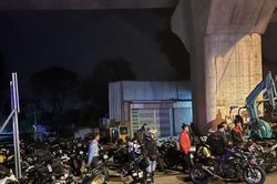 Đoàn hơn 100 xe phân khối lớn chạy 'nhầm đường' bị CSGT bắt gọn