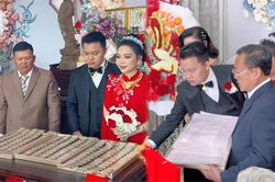 Choáng với đám cưới ngập của hồi môn của cô dâu chú rể Bình Dương: 30 sổ đỏ, 230 cây vàng lóa cả mắt