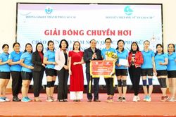Đội bóng phường Pom Hán vô địch Giải bóng chuyền hơi nữ mở rộng chào mừng 8/3