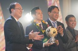 Huỳnh Như xứng đáng, Văn Quyết 'lăn tăn' với Quả bóng vàng Việt Nam 2022