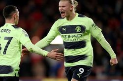 Man City bám sát ngôi đầu Arsenal, Liverpool hụt hơi