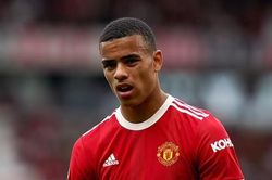 Greenwood trình diện Man United sau khi cáo buộc hiếp dâm được hủy bỏ