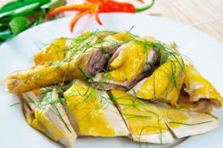 Luộc gà bằng nước lạnh là dại: Sai lầm kinh điển hầu hết các bà nội trợ đều mắc phải khiến gà kém ngon