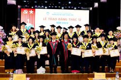 Trường Đại học Kinh tế Quốc dân trao bằng cho gần 1000 tân Thạc sĩ