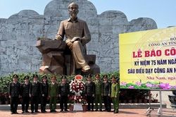 Công an tỉnh Bà Rịa-Vũng Tàu báo công dâng Bác tại Khu lưu niệm Sáu điều Bác Hồ dạy CAND