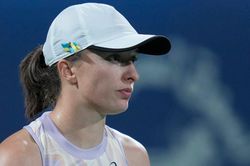 Tennis: Swiatek chỉ về nhì ở Dubai