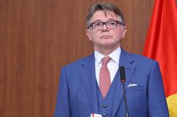 Tham vọng lớn từ 5 năm trước và bài toán hóc búa cho HLV Troussier với mục tiêu World Cup