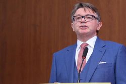 Bóng đá Việt Nam ngày 27/2: HLV Troussier tiết lộ tiêu chí chọn quân