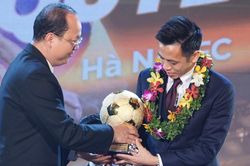 Cà phê đầu tuần: Khi Bóng vàng Việt Nam là quả táo bất hòa