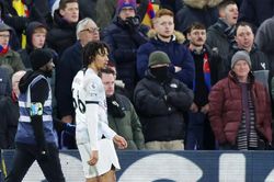 Liverpool khủng hoảng: Mệt mỏi, rệu rã chưa từng thấy