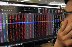 Cổ phiếu trụ cột lao dốc, VN-Index giảm hơn 18 điểm